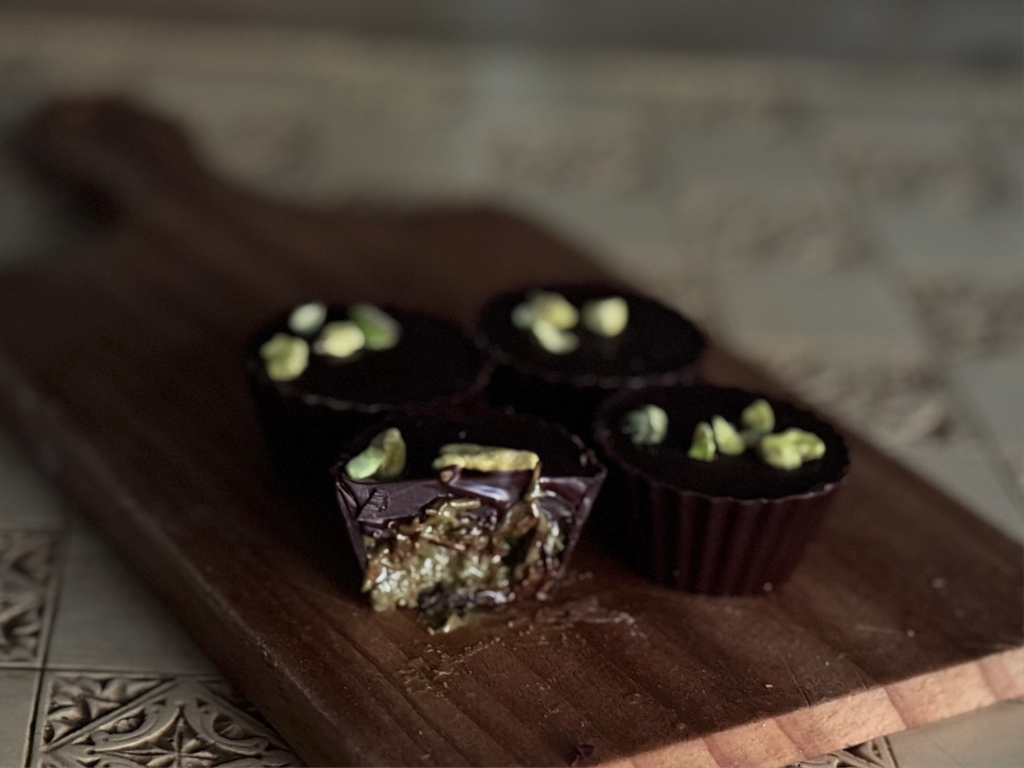 Pistachio chocolate cups
